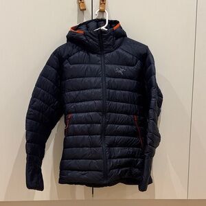 Men’s Arc'teryx Cerium LT Hoody Navy Puffer Jacket